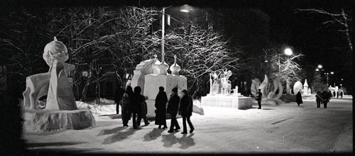 	Конкурс снежной и ледовой скульптуры «Северная фантазия». 26 января 2003 г.  Фото С. Лашко. ГАМО. Ф. Р-100. Оп. 3. Д. 4071.