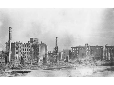 8.	ГАМО. Ф. П-2393. Оп. 2. Д. 99. Мурманск после бомбежек и пожаров. 1942 г. 