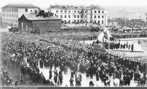 Открытие памятника А.Ф. Бредову. 9 мая 1958 г. Фото из открытых источников.