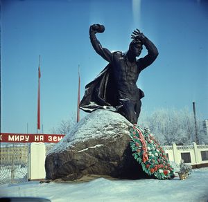 Памятник Герою Советского Союза А.Ф. Бредову.
