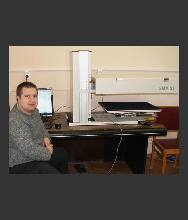 В лаборатории микрофильмирования сотрудник отдела автоматизированных архивных технологий Ермуратий Д.В.  2009 г. 