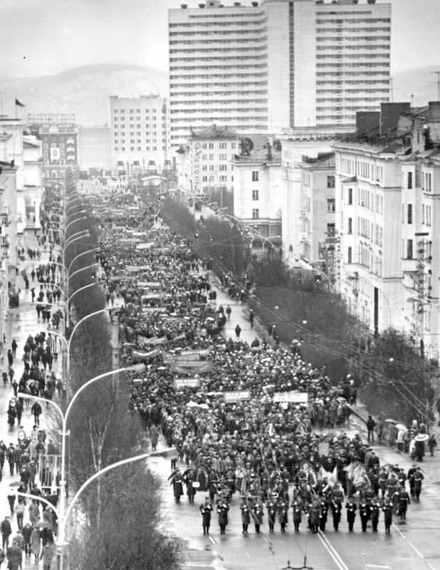 9 мая 1988 г. Праздничное шествие на проспекте Ленина 