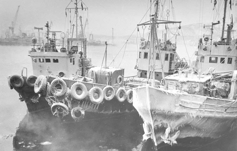 1970 г.Из серии «-30 градусов» (а.н.) Рыболовные сейнеры у причалов рыбного порта 