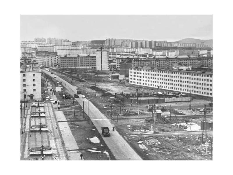 Вид на проспект Героев-Североморцев (наименование присвоено 2 апреля 1971 г.). 1966-1970 гг. Ф. Р-1310, ед. хр. 5234, л.18