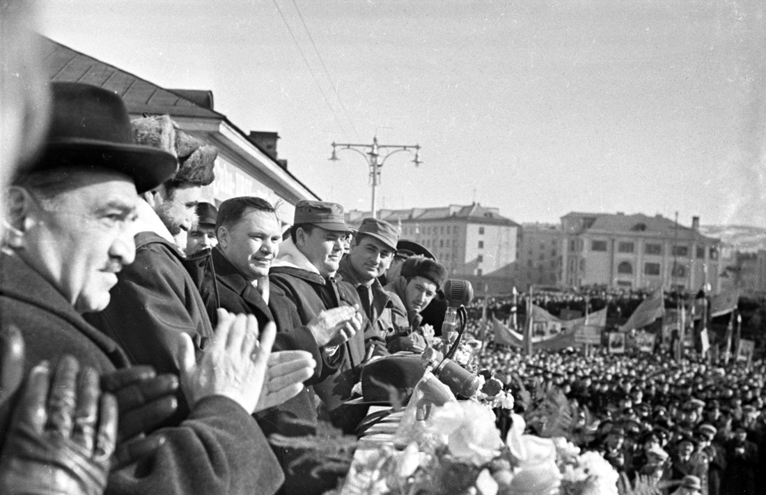 Митинг, посвященный приезду Ф. Кастро. Вид с трибуны. На переднем плане А.И. Микоян и Ф. Кастро 27 апреля 1963 г