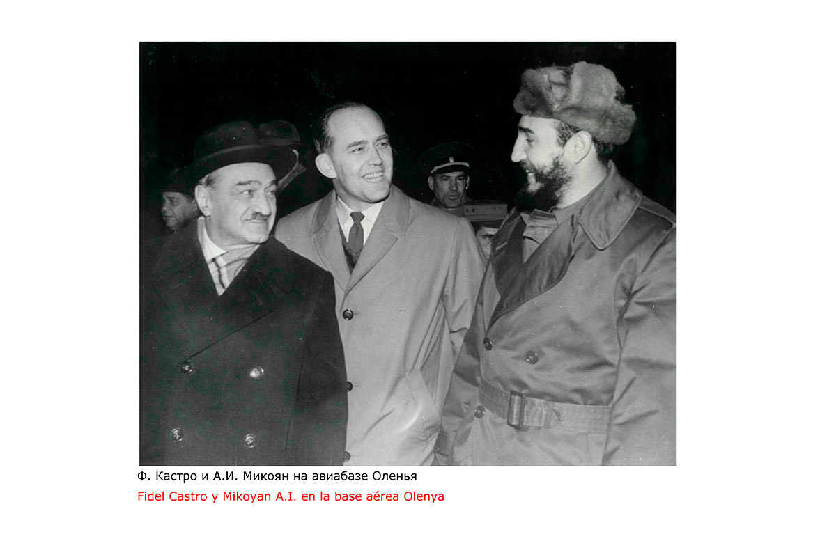 Ф. Кастро и А.И. Микоян на авиабазе Оленья Fidel Castro у Mikoyan АЛ. en la base aérea Olenya